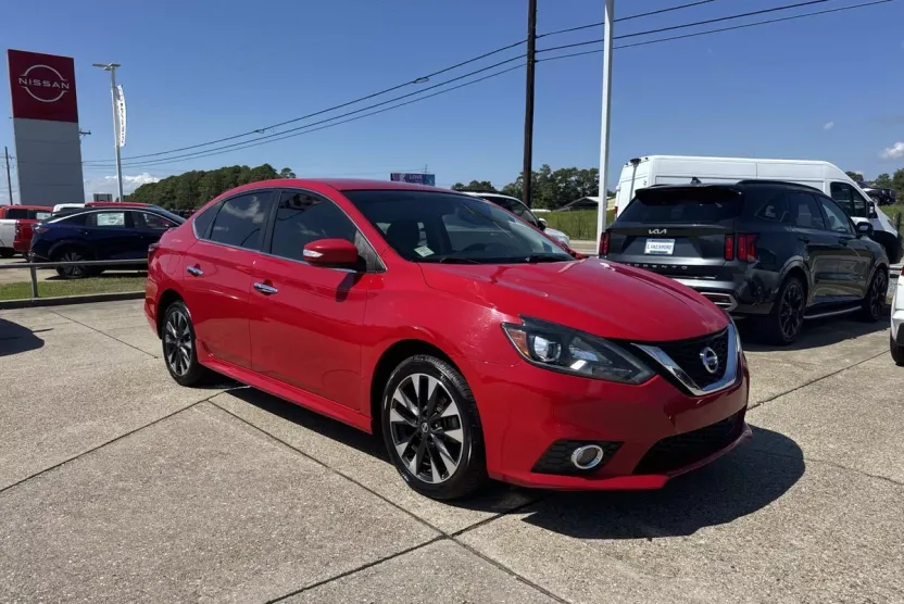 2019 Nissan Sentra SR photo 1