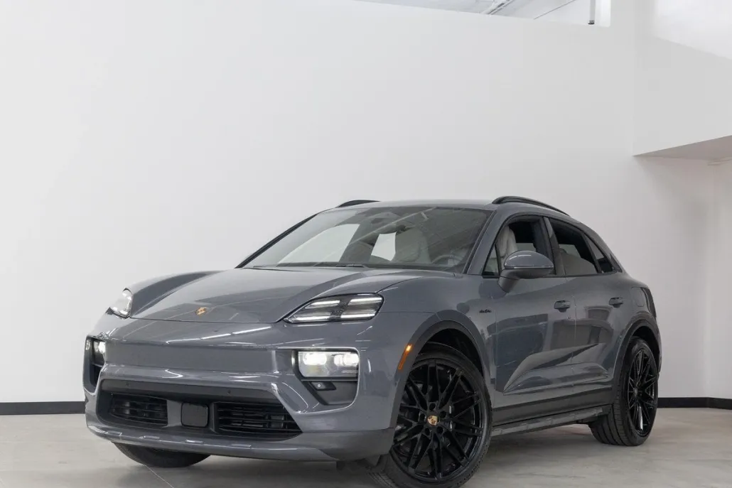 2025 Porsche Macan 4 Electric photo 1