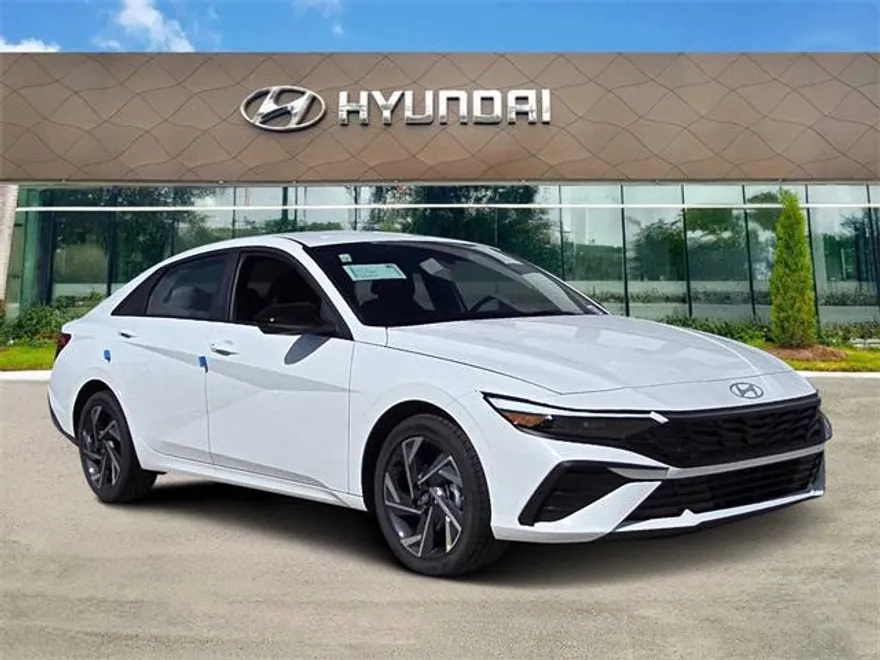 2025 Hyundai Elantra Limited photo 1