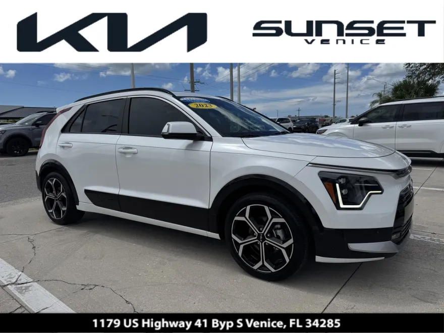 2023 Kia Niro SX Touring photo 1