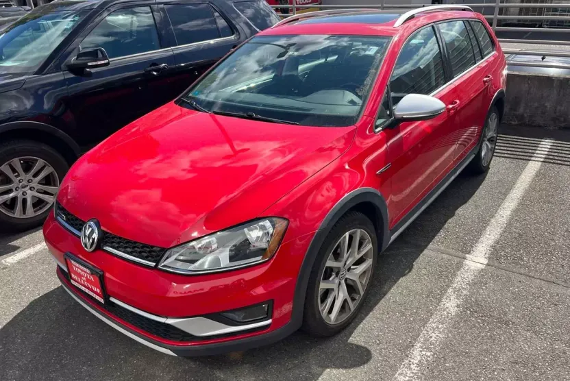 2017 Volkswagen Golf Alltrack SEL photo 1