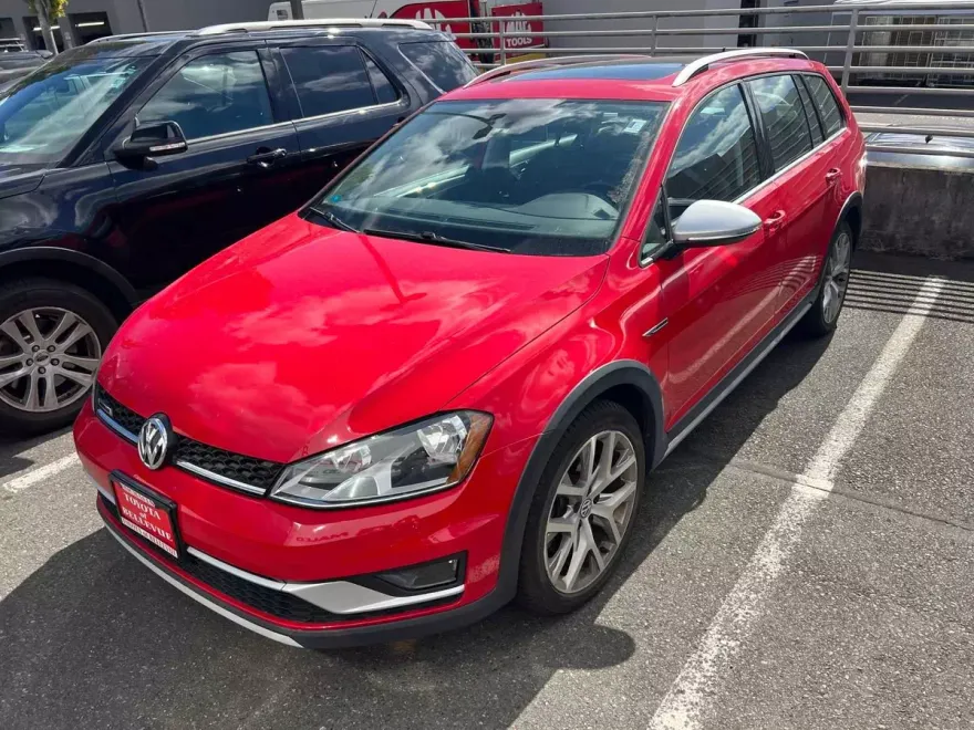 2017 Volkswagen Golf Alltrack SEL photo 1