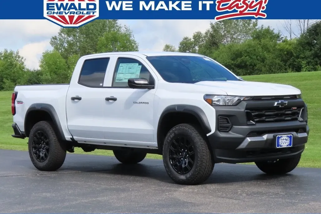 2026 Chevrolet Colorado Trail Boss photo 1