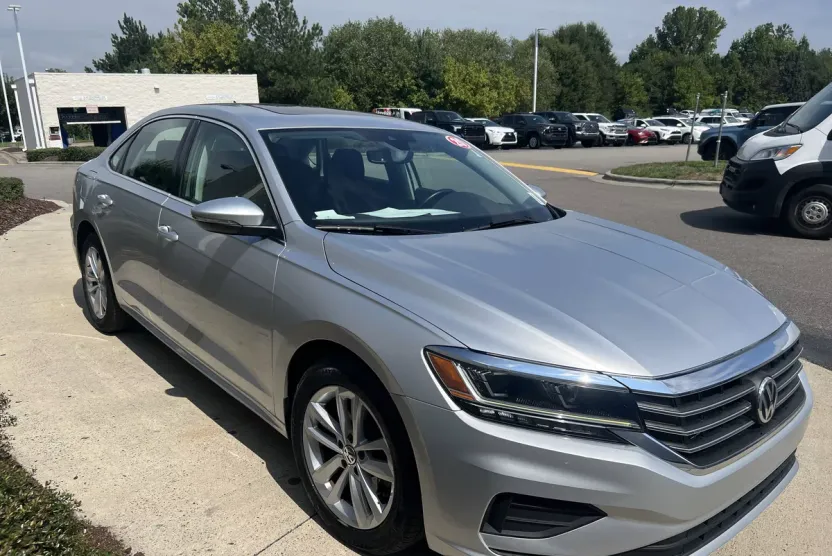 2020 Volkswagen Passat 2.0T SE photo 1
