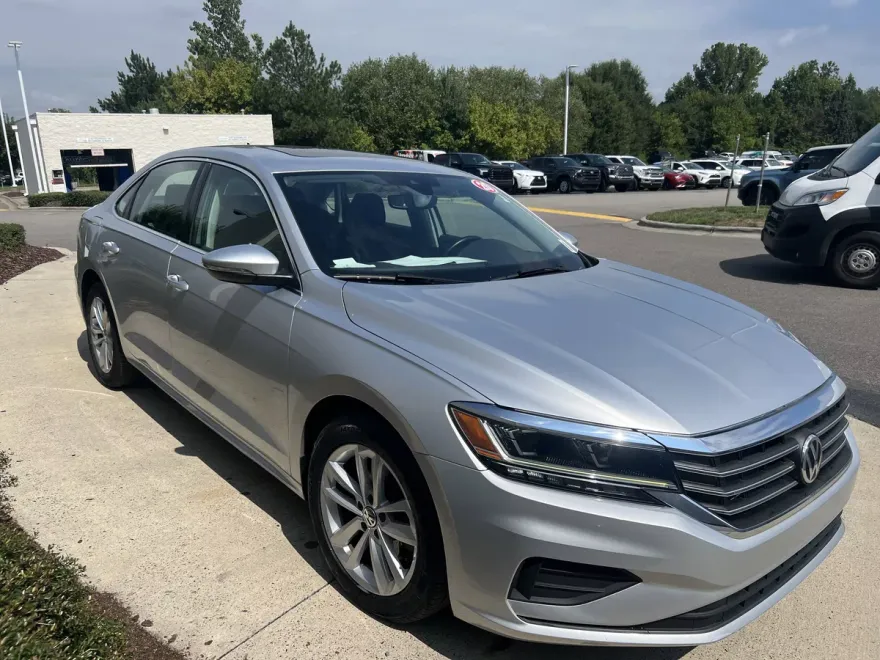 2020 Volkswagen Passat 2.0T SE photo 1