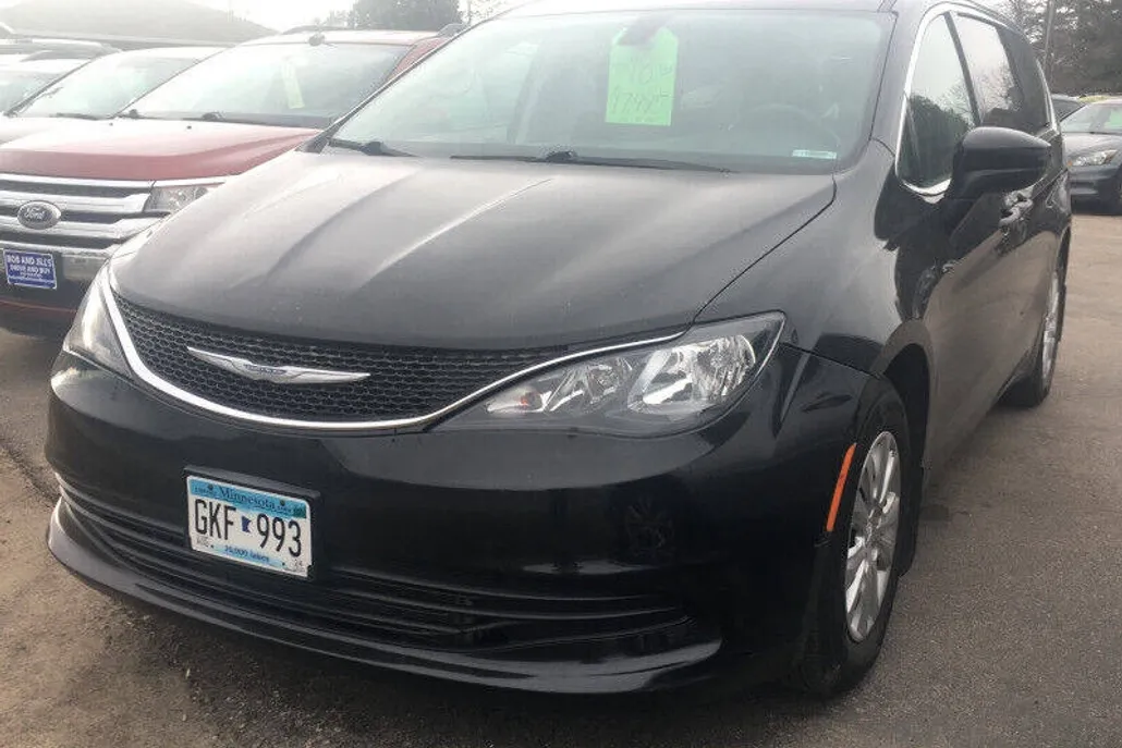 2018 Chrysler Pacifica L photo 1