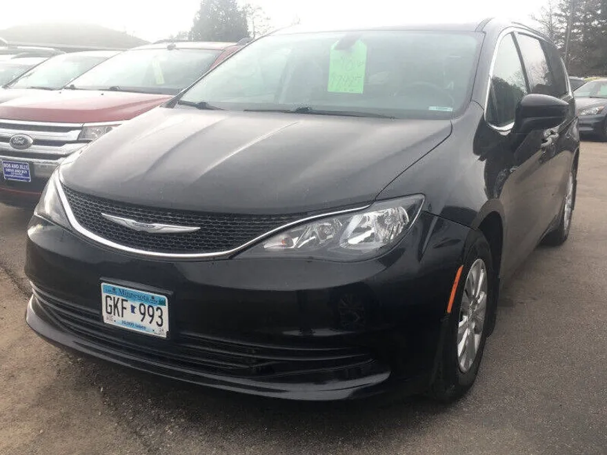 2018 Chrysler Pacifica L photo 1
