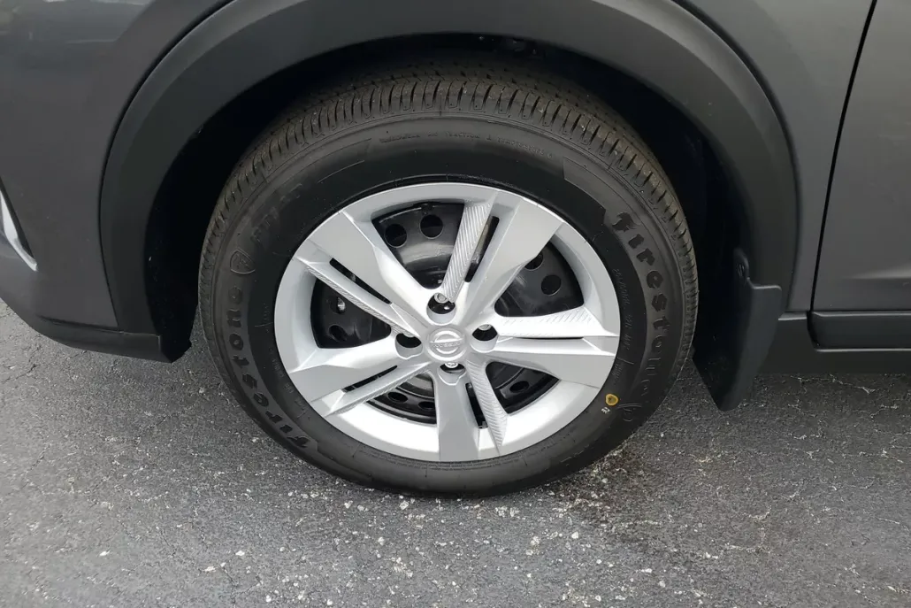2025 Nissan Kicks Play S photo 1