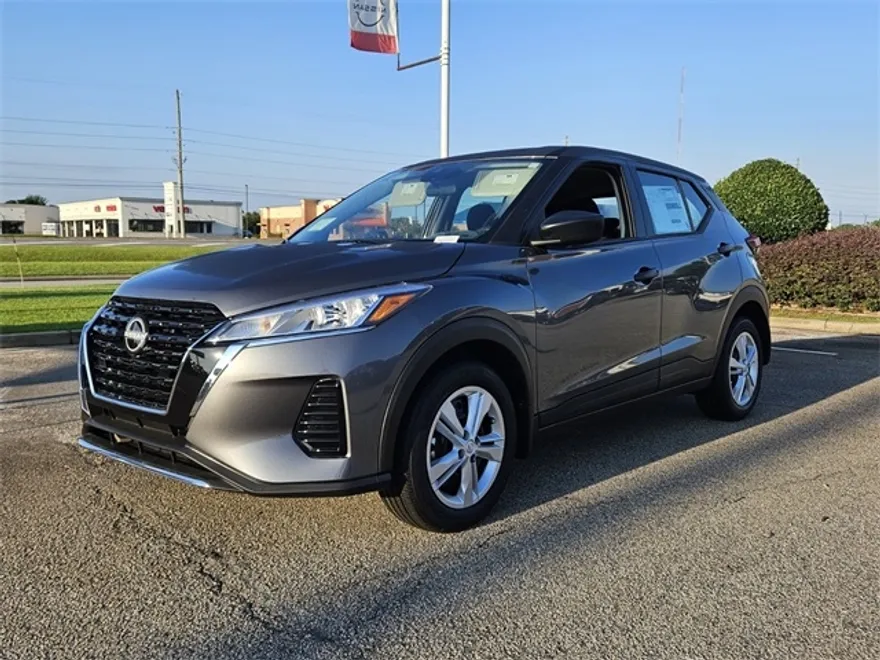 2025 Nissan Kicks Play S photo 1