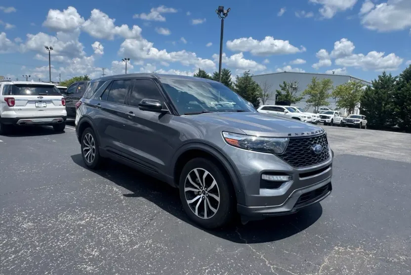 2021 Ford Explorer ST photo 1