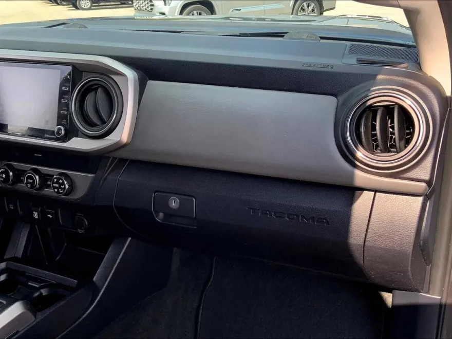 2020 Toyota Tacoma SR5 photo 17