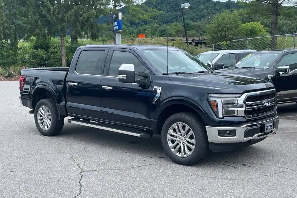 2025 Ford F-150 Lariat photo 1