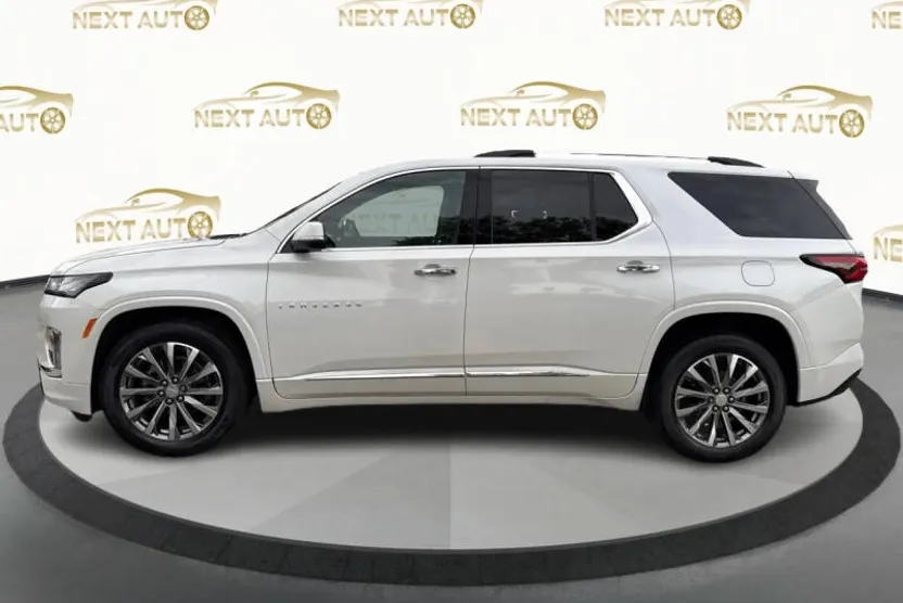 2023 Chevrolet Traverse Premier photo 1