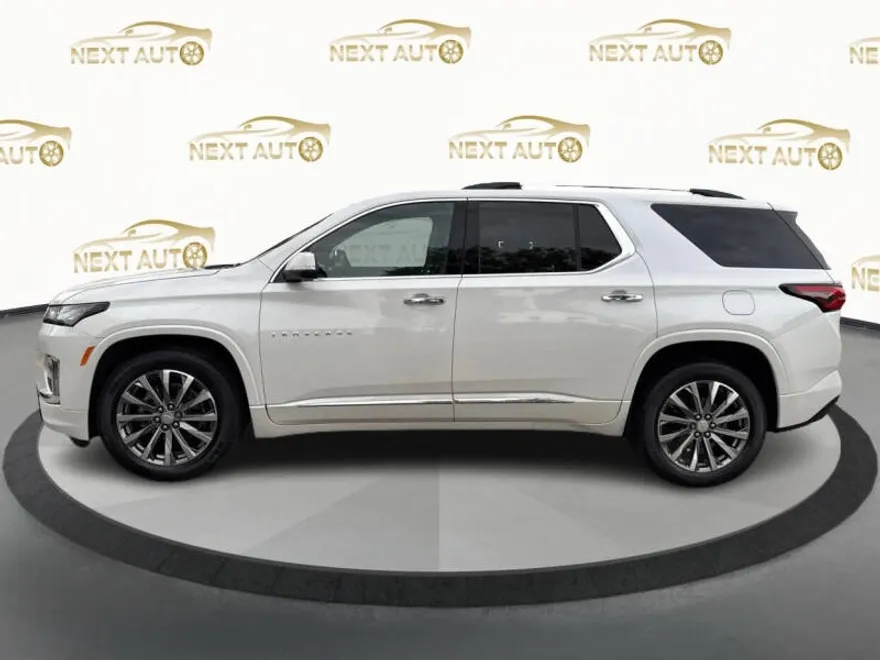 2023 Chevrolet Traverse Premier photo 1