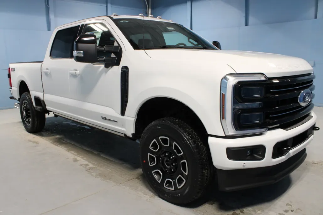 2025 Ford F-250 Platinum photo 1