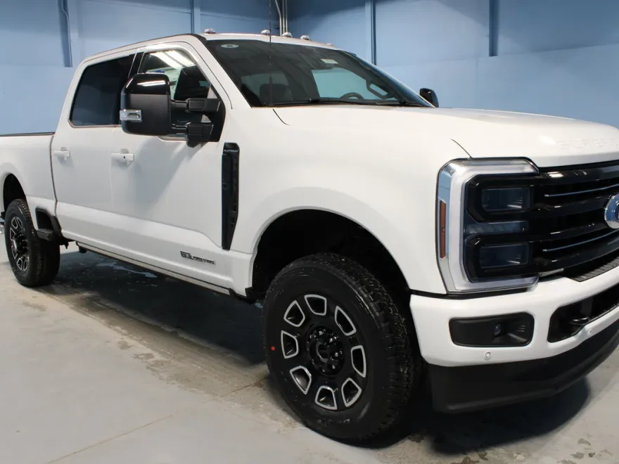 2025 Ford F-250 Platinum photo 1