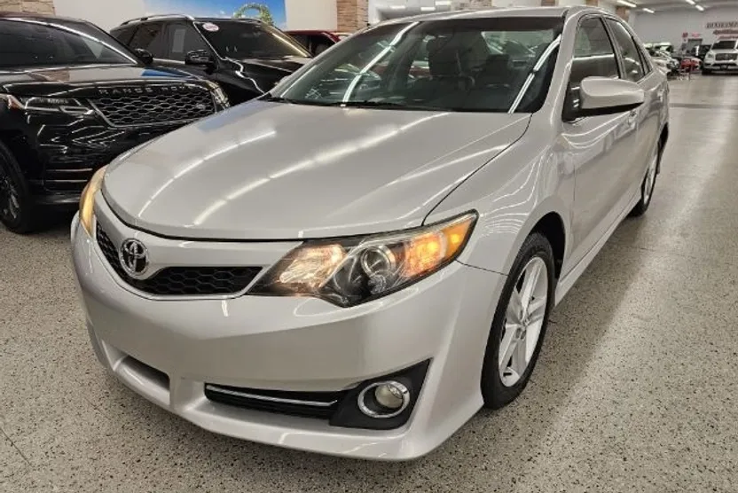 2013 Toyota Camry photo 1