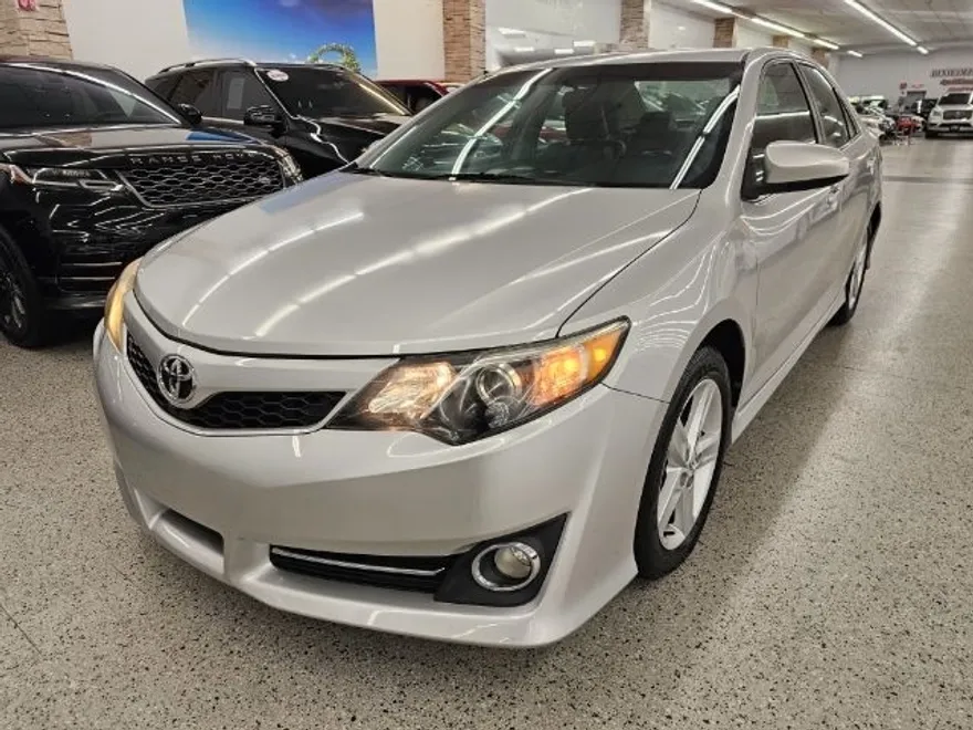 2013 Toyota Camry photo 1