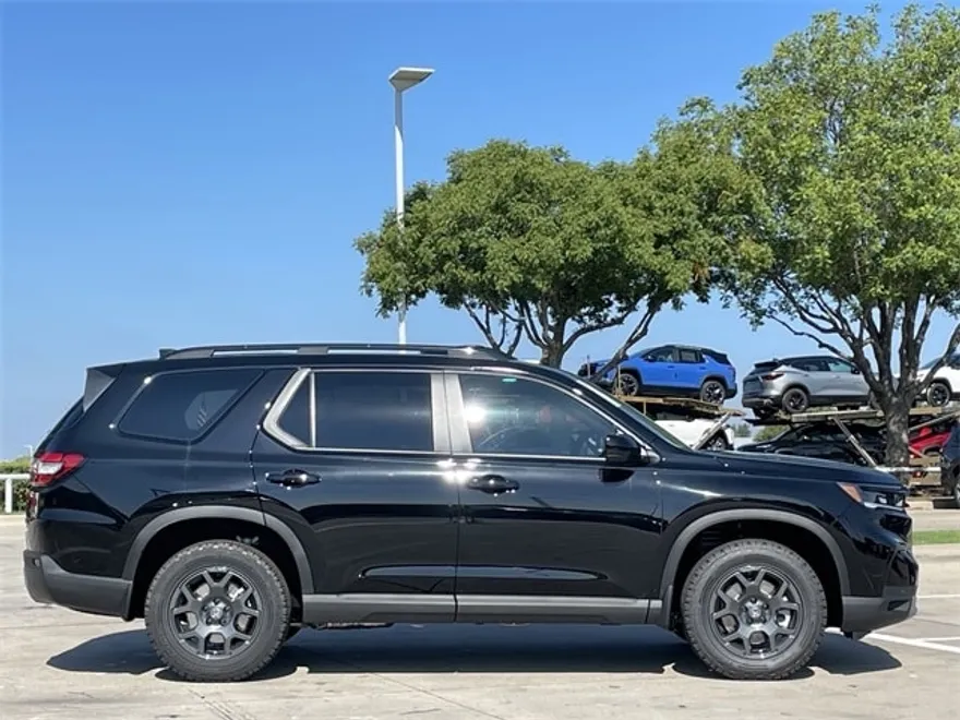 2025 Honda Pilot TrailSport photo 1