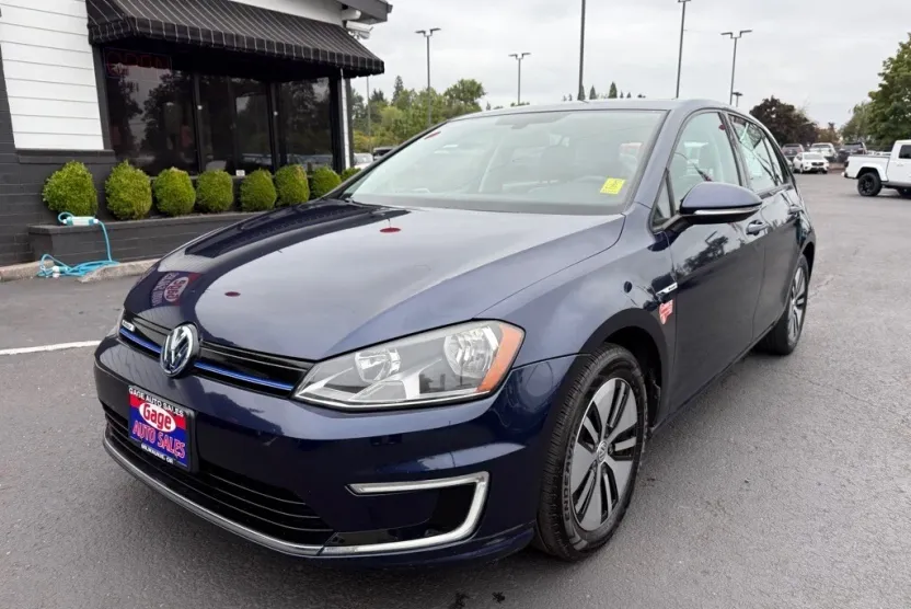 2016 Volkswagen e-Golf SE photo 1