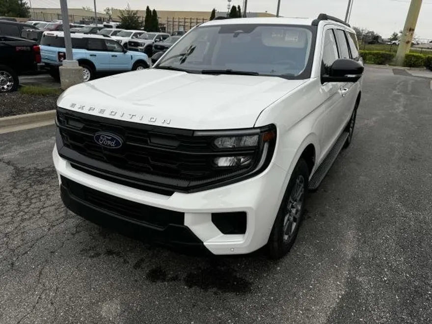 2025 Ford Expedition MAX photo 1