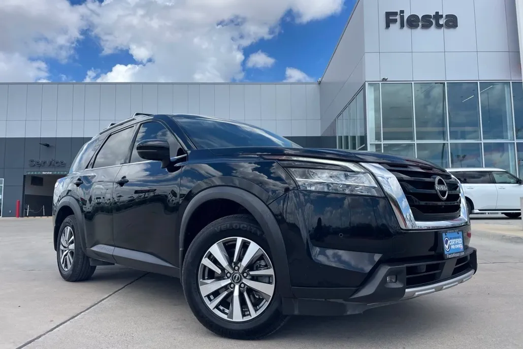 2023 Nissan Pathfinder SL photo 1