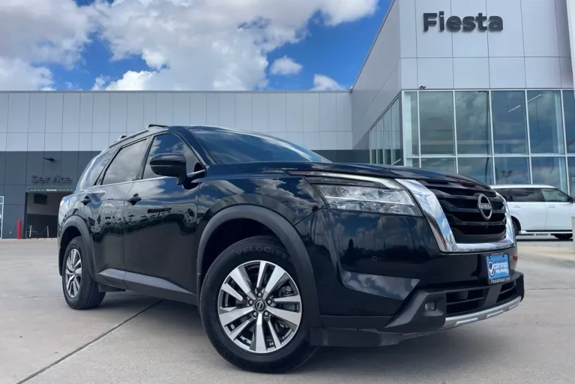 2023 Nissan Pathfinder SL photo 1