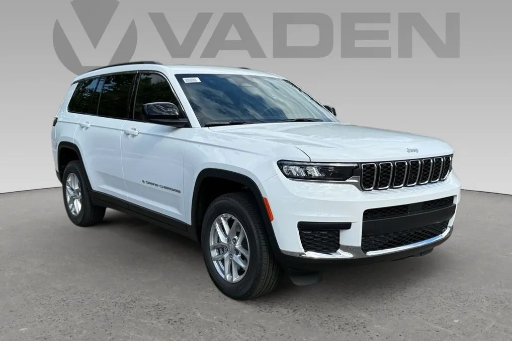 2025 Jeep Grand Cherokee Laredo photo 1