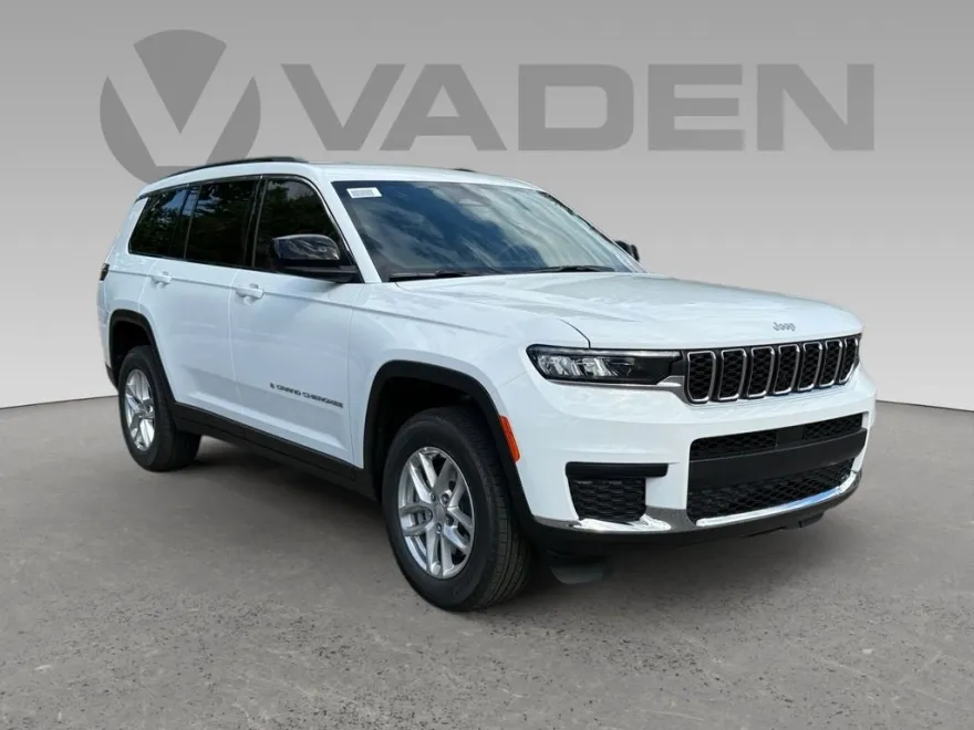 2025 Jeep Grand Cherokee Laredo photo 1