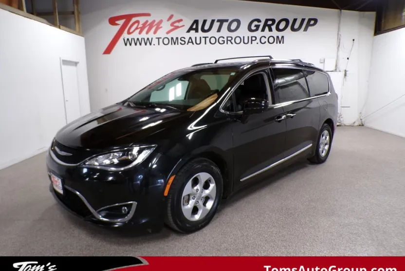 2017 Chrysler Pacifica Touring Plus photo 1