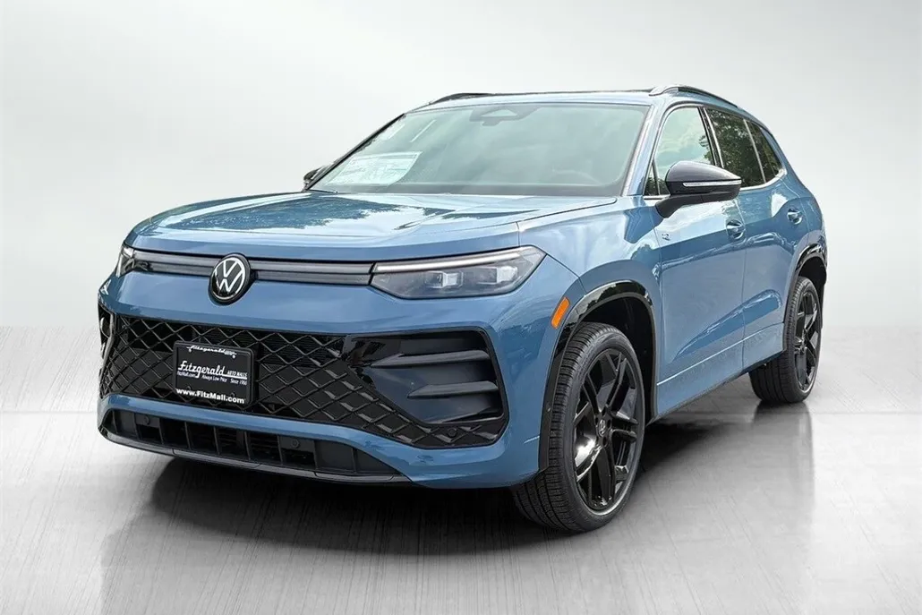 2025 Volkswagen Tiguan SE R-Line Black photo 1
