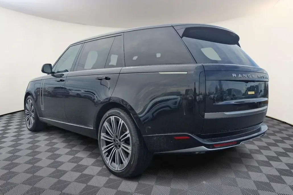 2025 Land Rover Range Rover SE photo 1