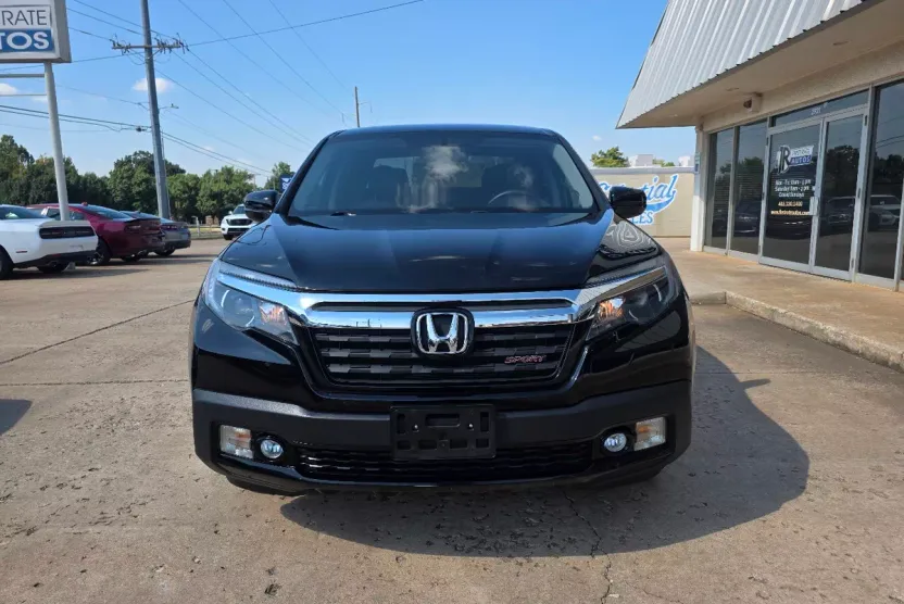 2019 Honda Ridgeline Sport photo 1