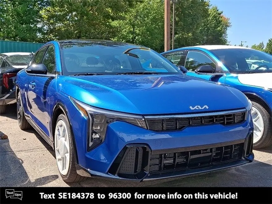 2025 Kia K4 GT-Line photo 1