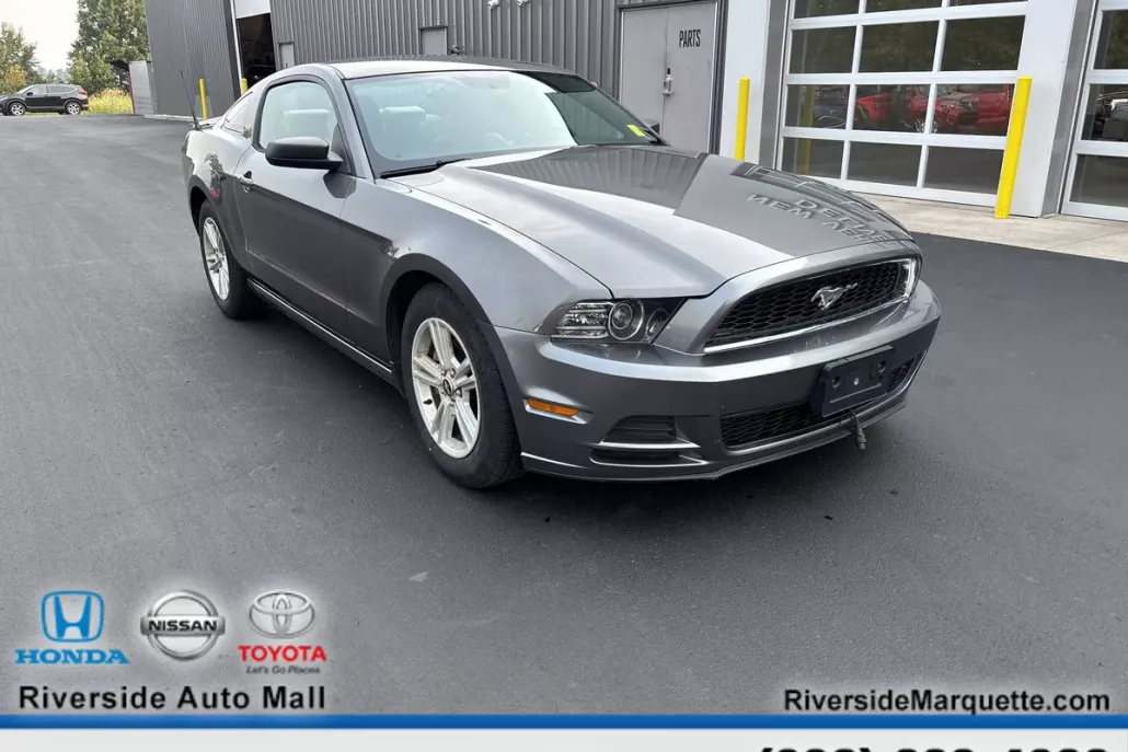 2013 Ford Mustang Base photo 1