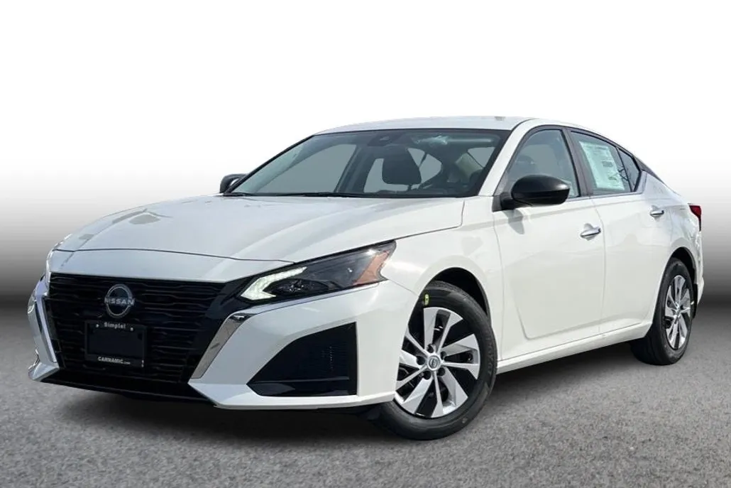 2025 Nissan Altima 2.5 photo 1