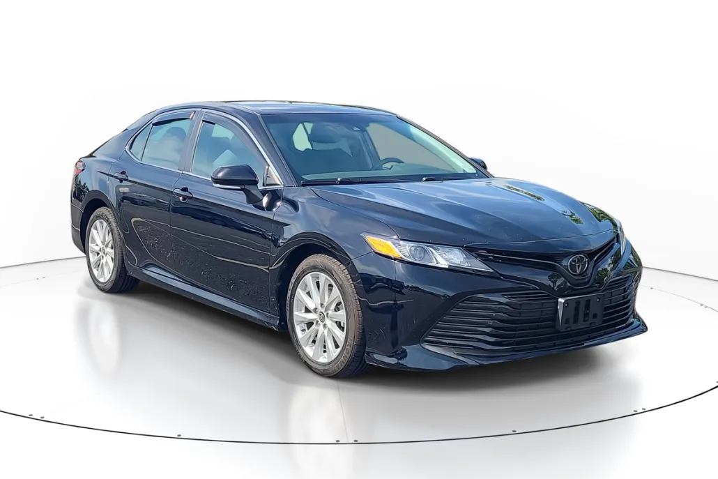 2020 Toyota Camry LE photo 1