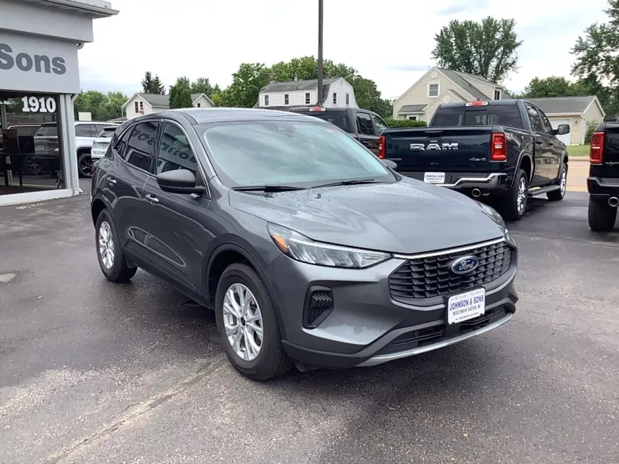 2023 Ford Escape Titanium photo 1