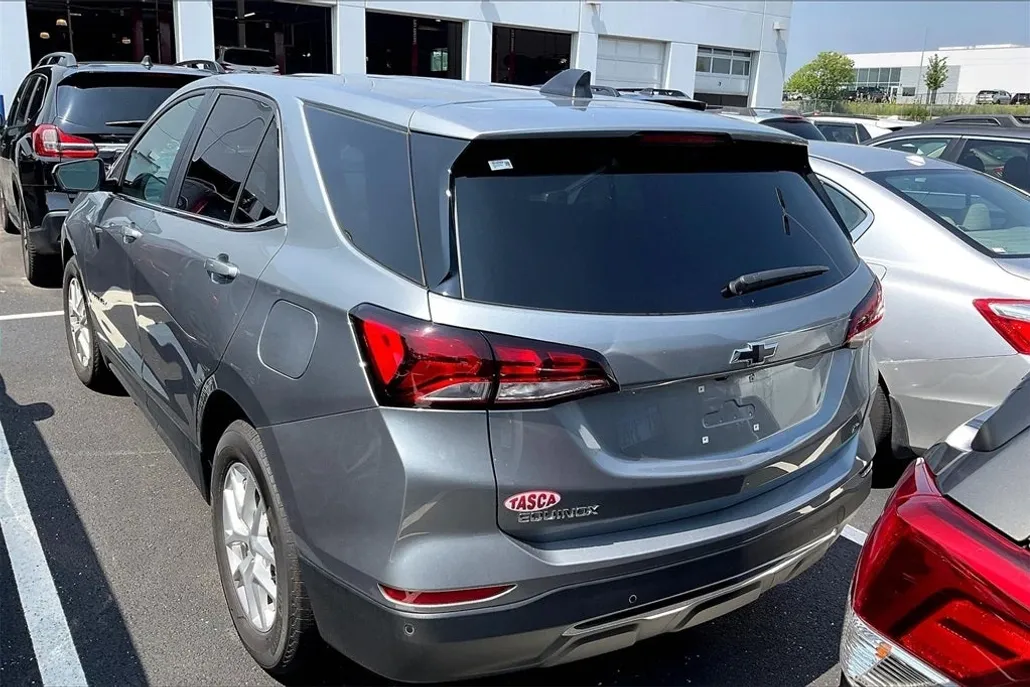2024 Chevrolet Equinox LT photo 1