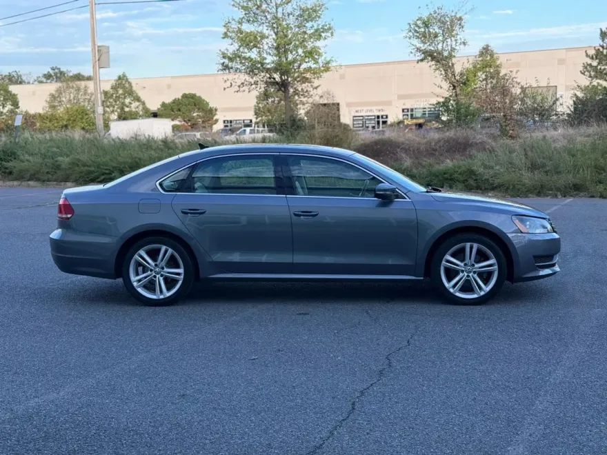 2014 Volkswagen Passat SE photo 1
