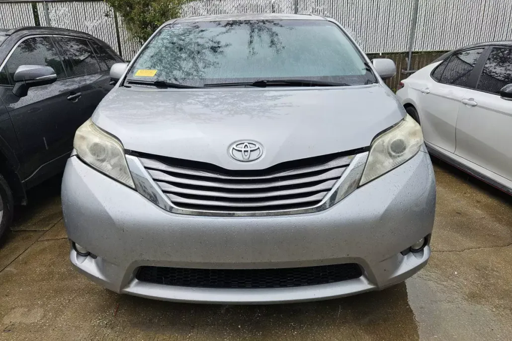 2016 Toyota Sienna XLE Premium photo 1