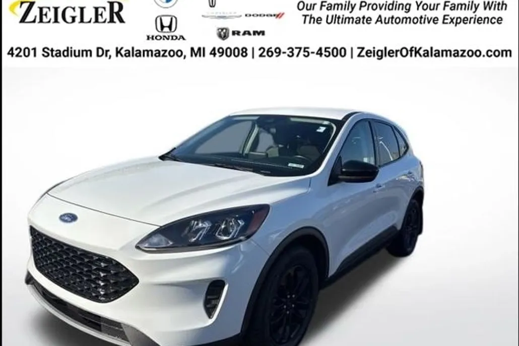 2020 Ford Escape SE Sport Hybrid photo 1