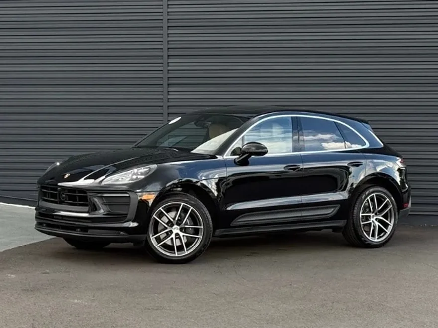 2025 Porsche Macan photo 1