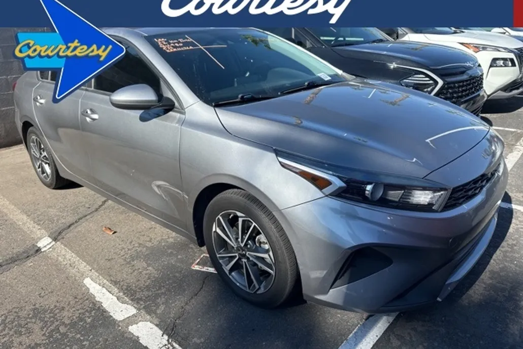 2022 Kia Forte LXS photo 1