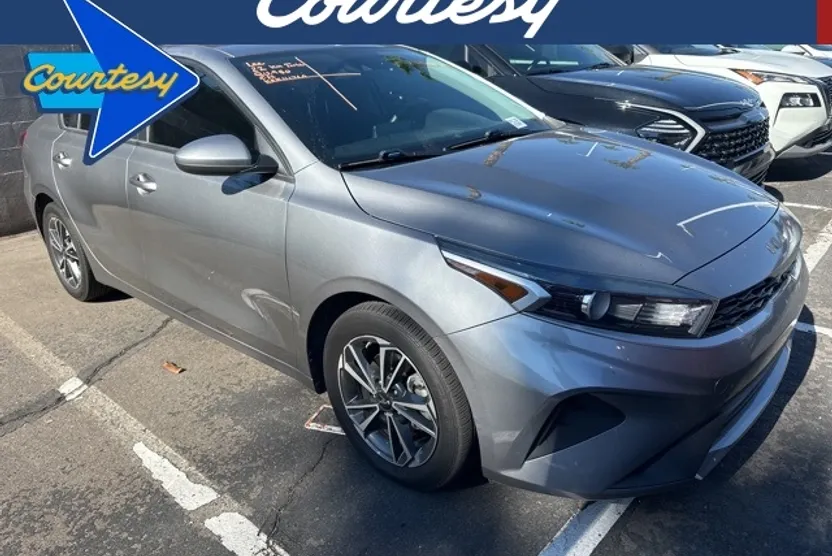 2022 Kia Forte LXS photo 1