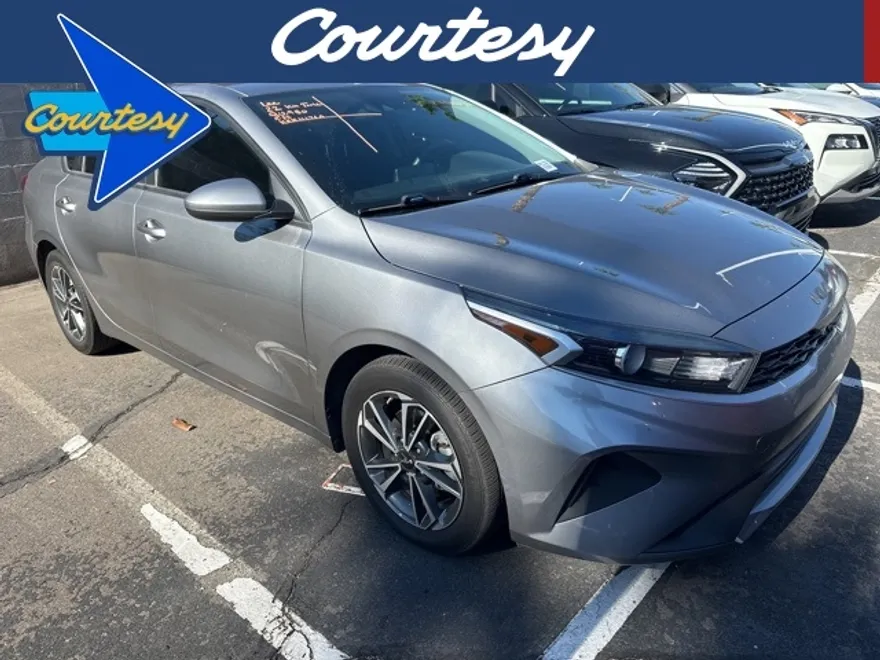 2022 Kia Forte LXS photo 1