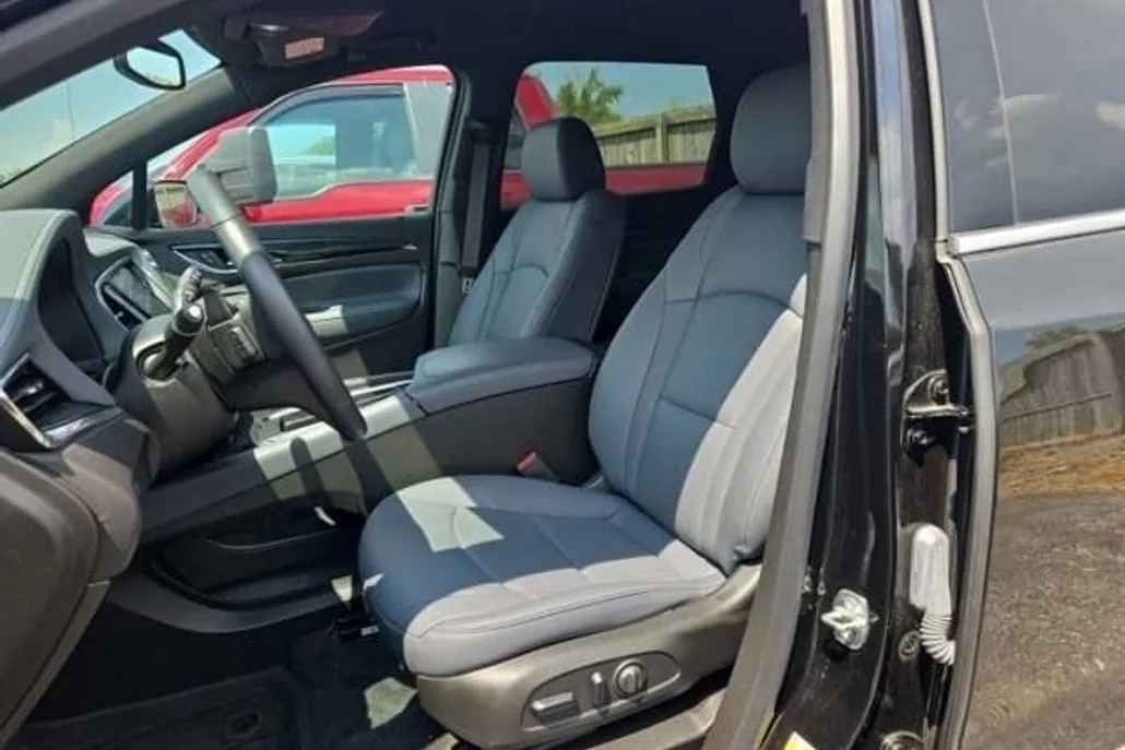 2024 Buick Enclave Essence photo 1