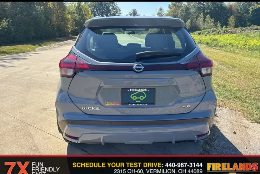 2023 Nissan Kicks SR photo 1
