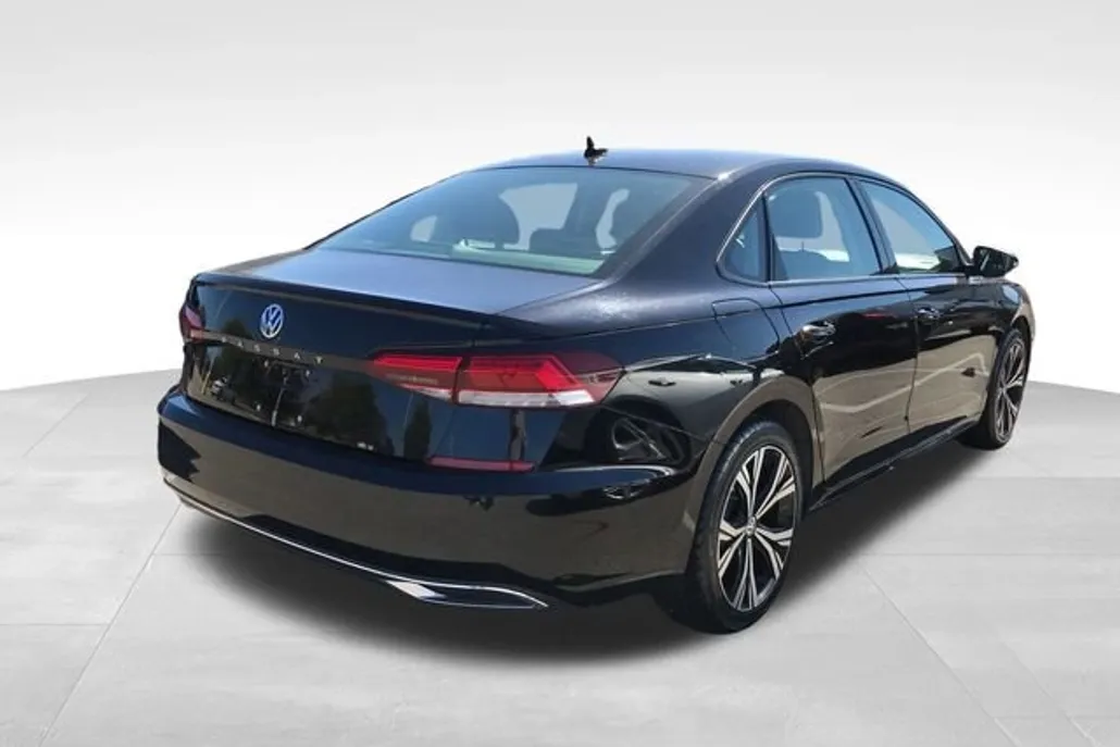 2022 Volkswagen Passat 2.0T Limited photo 1