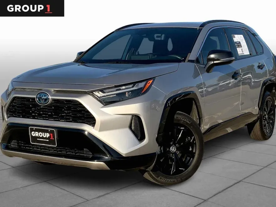2022 Toyota RAV4 Hybrid SE photo 1